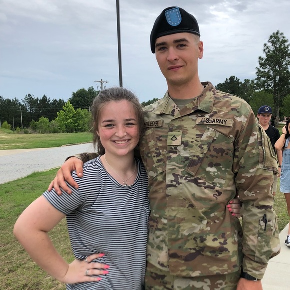 Meet your posher! - Picture 3 of 5